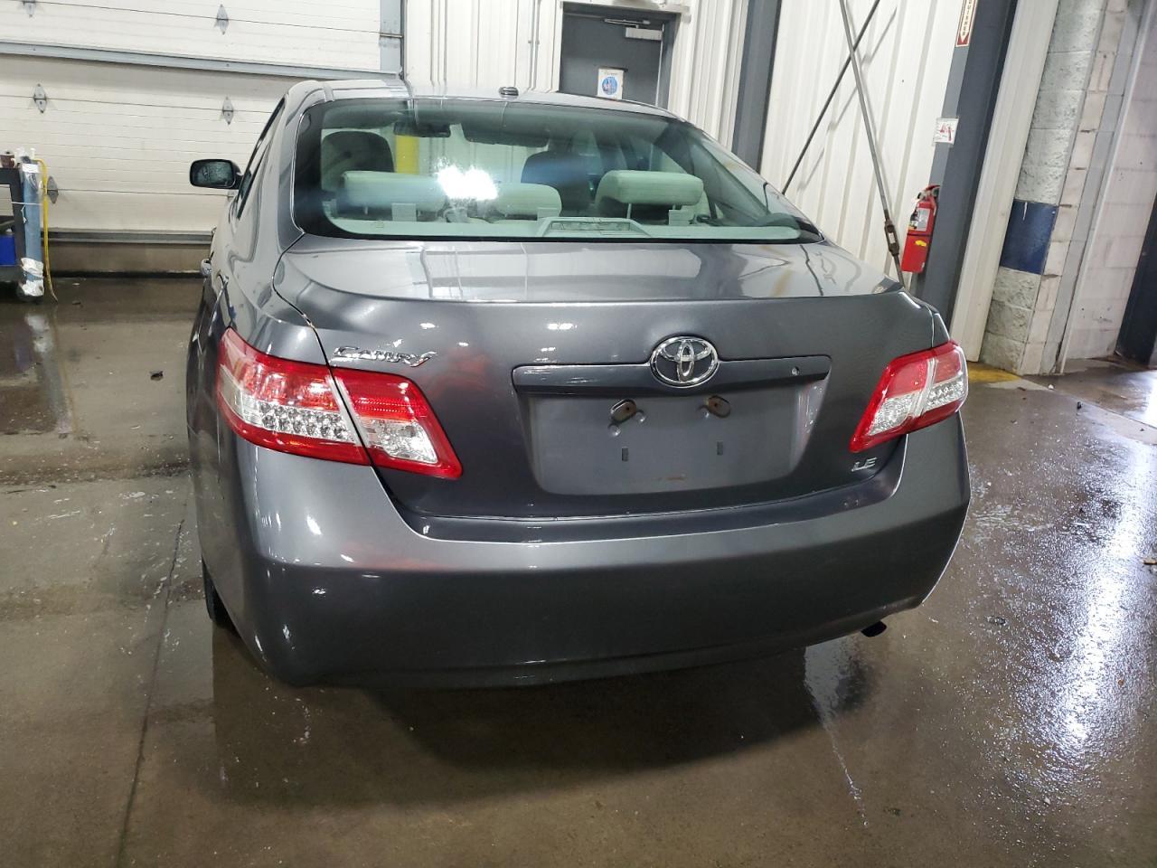 2011 Toyota Camry Base - Фото 6