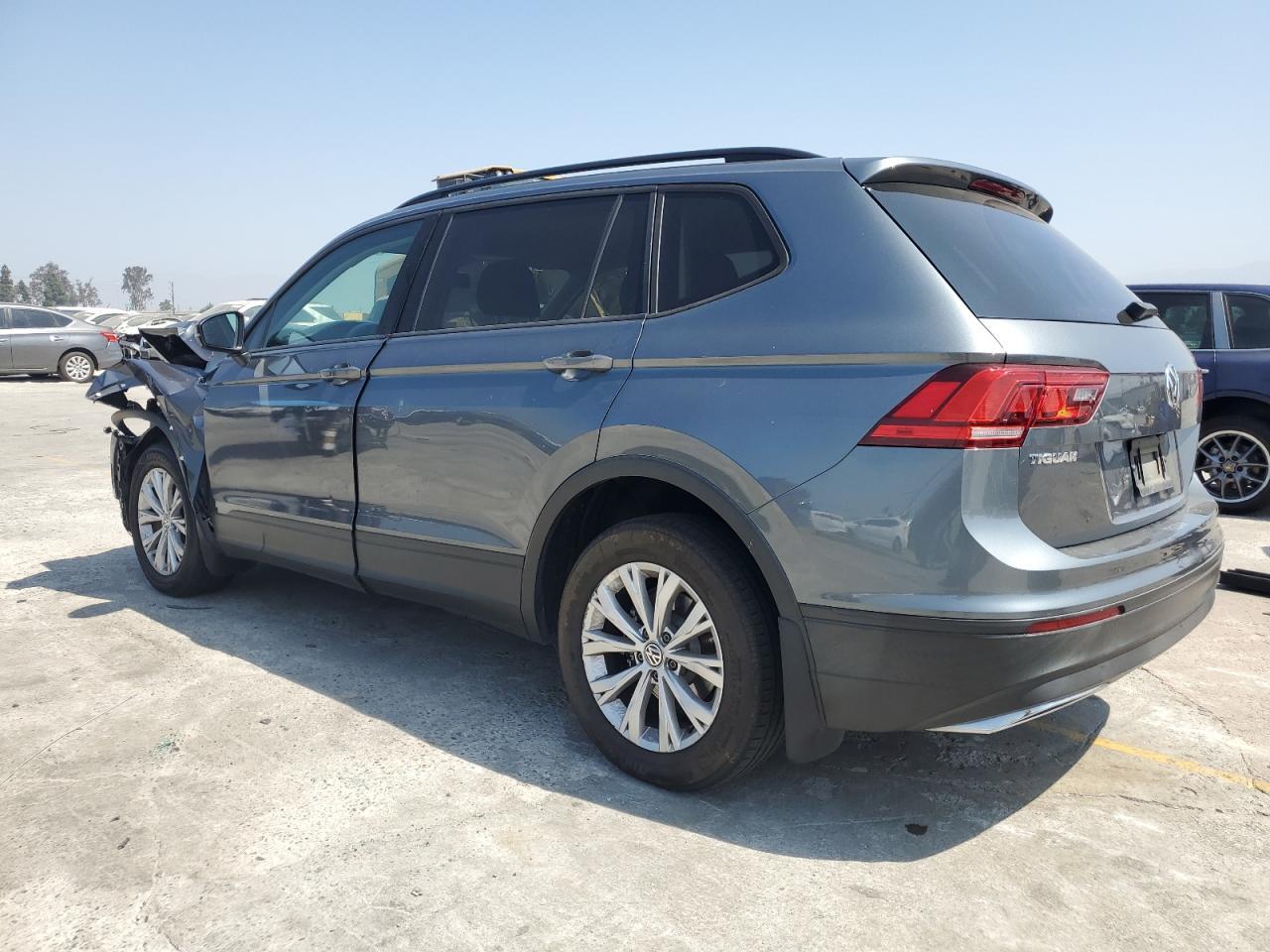 2018 Volkswagen Tiguan S - Фото 2