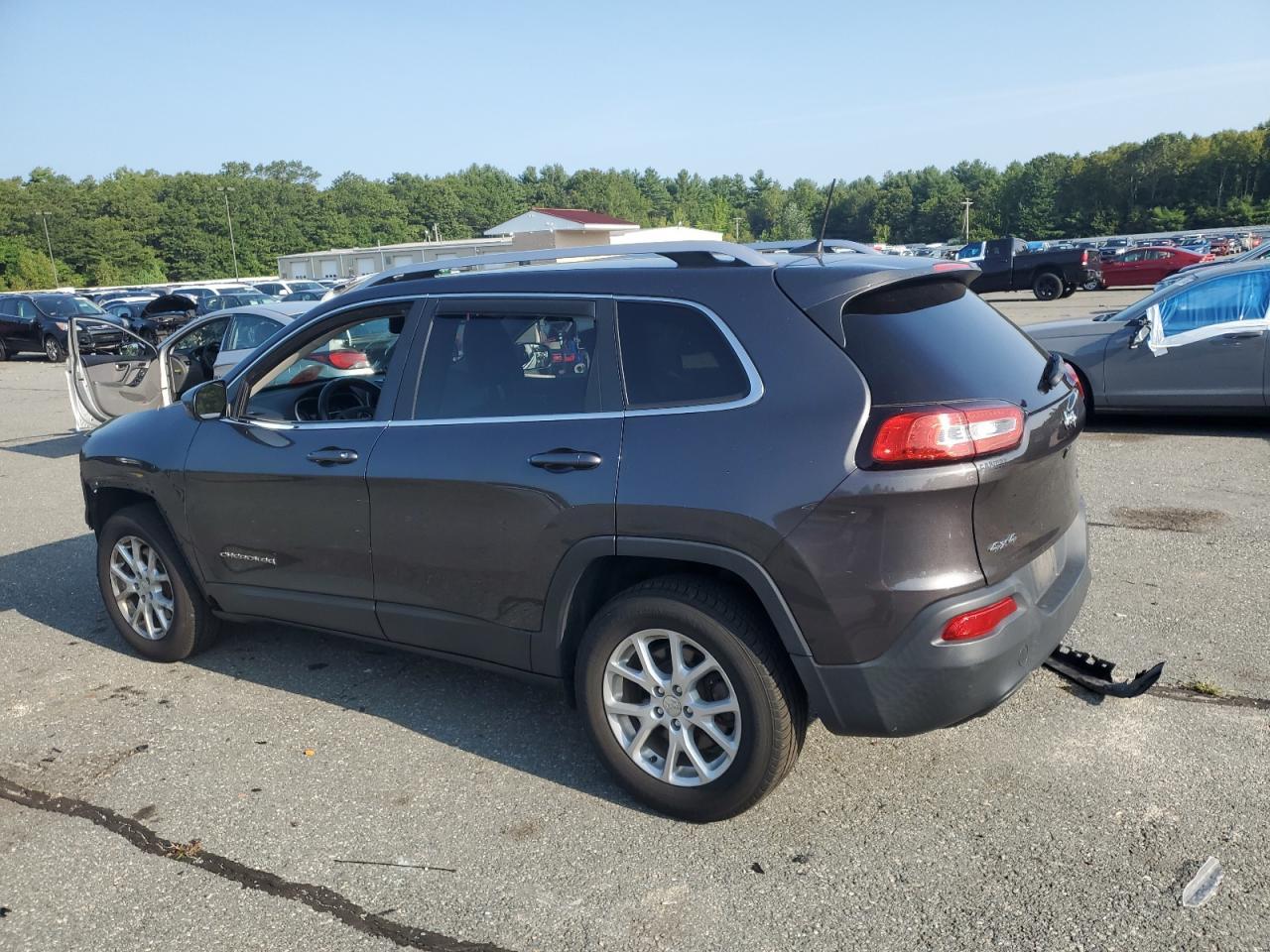 2017 Jeep Cherokee Latitude - Image 2