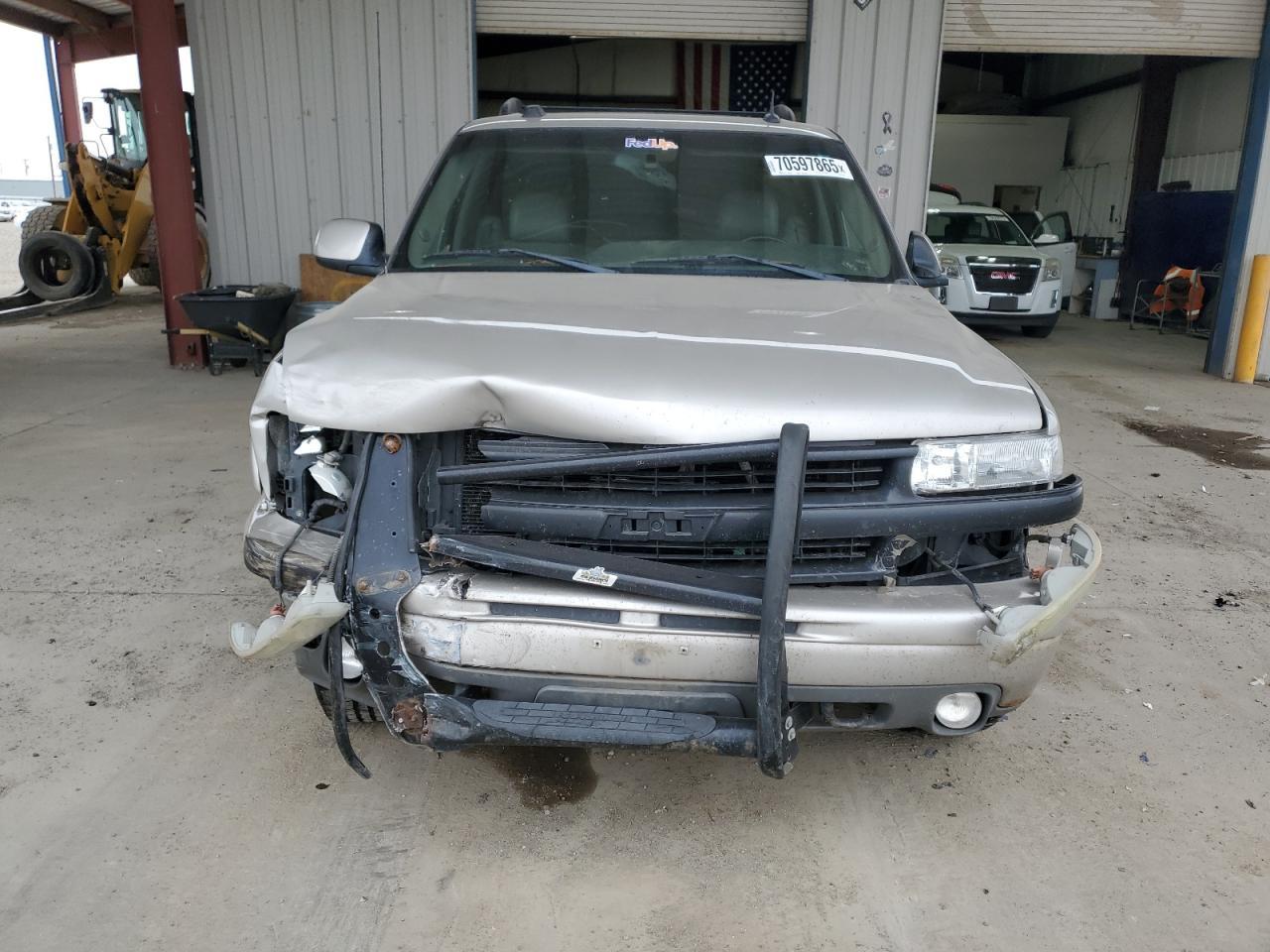 2004 Chevrolet Suburban K1500 - Image 5