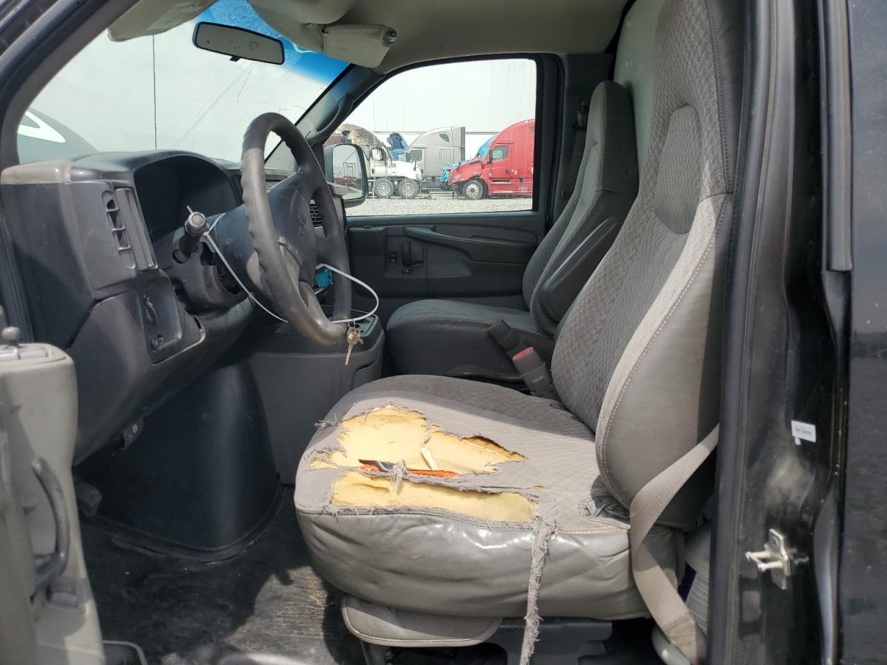 2006 GMC Savana Cutaway G3500 - Image 7