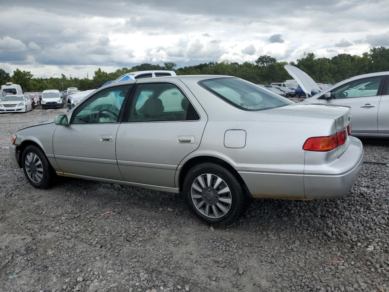 2001 Toyota Camry Ce - Фото 2