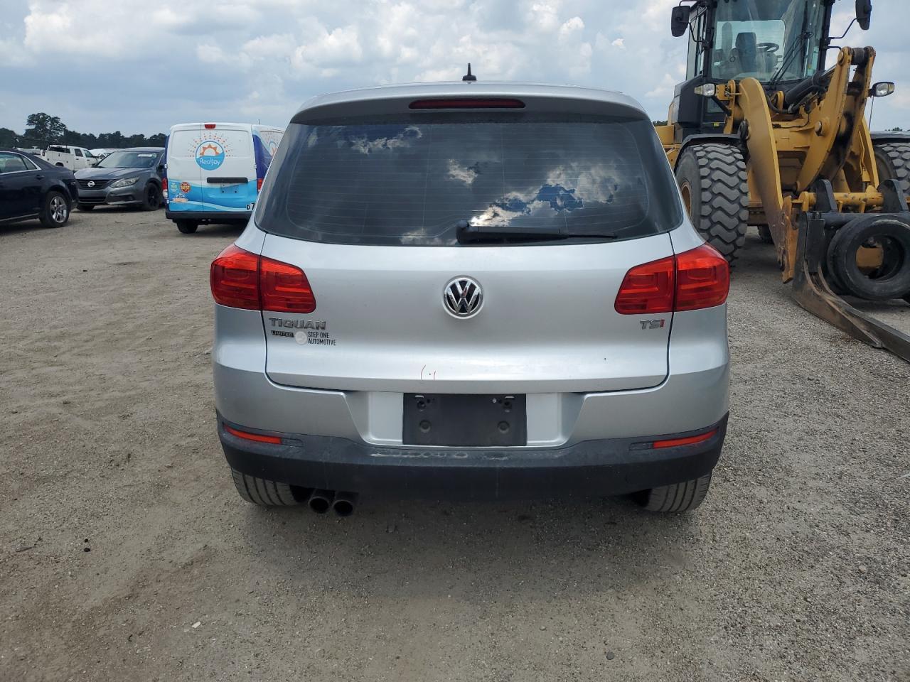 2018 Volkswagen Tiguan Limited - Image 6