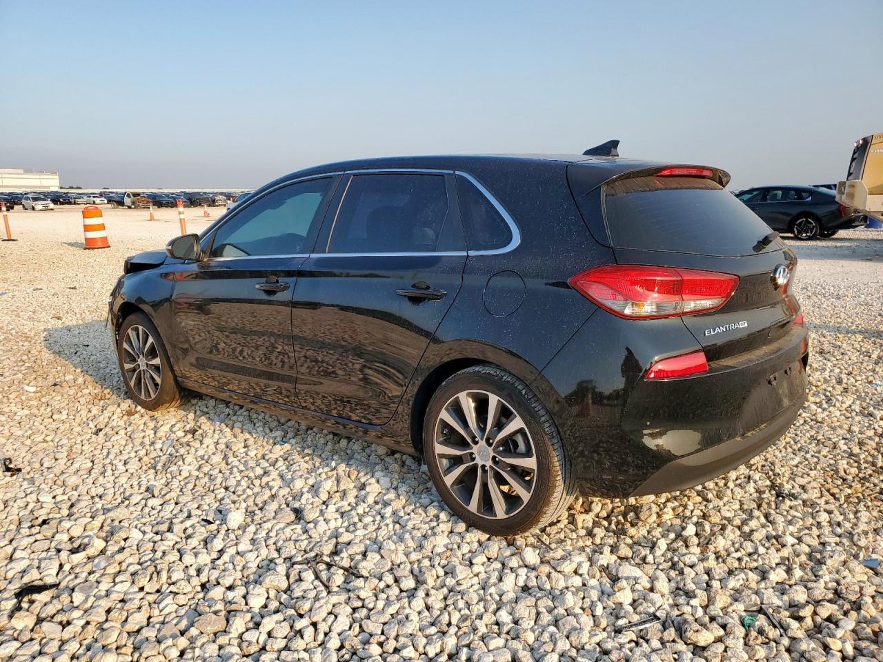 2018 Hyundai Elantra Gt - Image 2