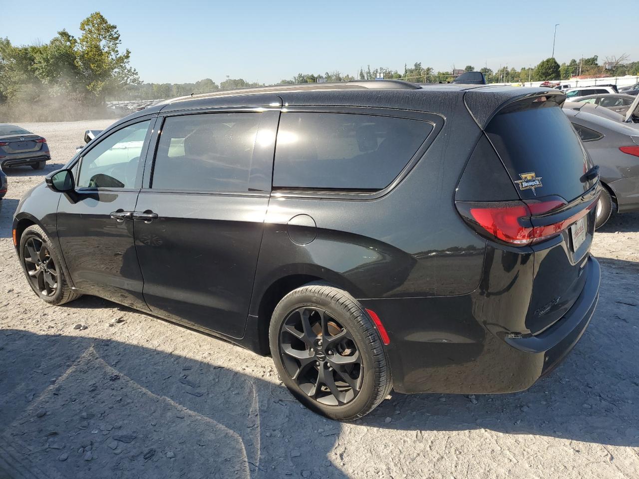 2023 Chrysler Pacifica Touring L - Фото 2