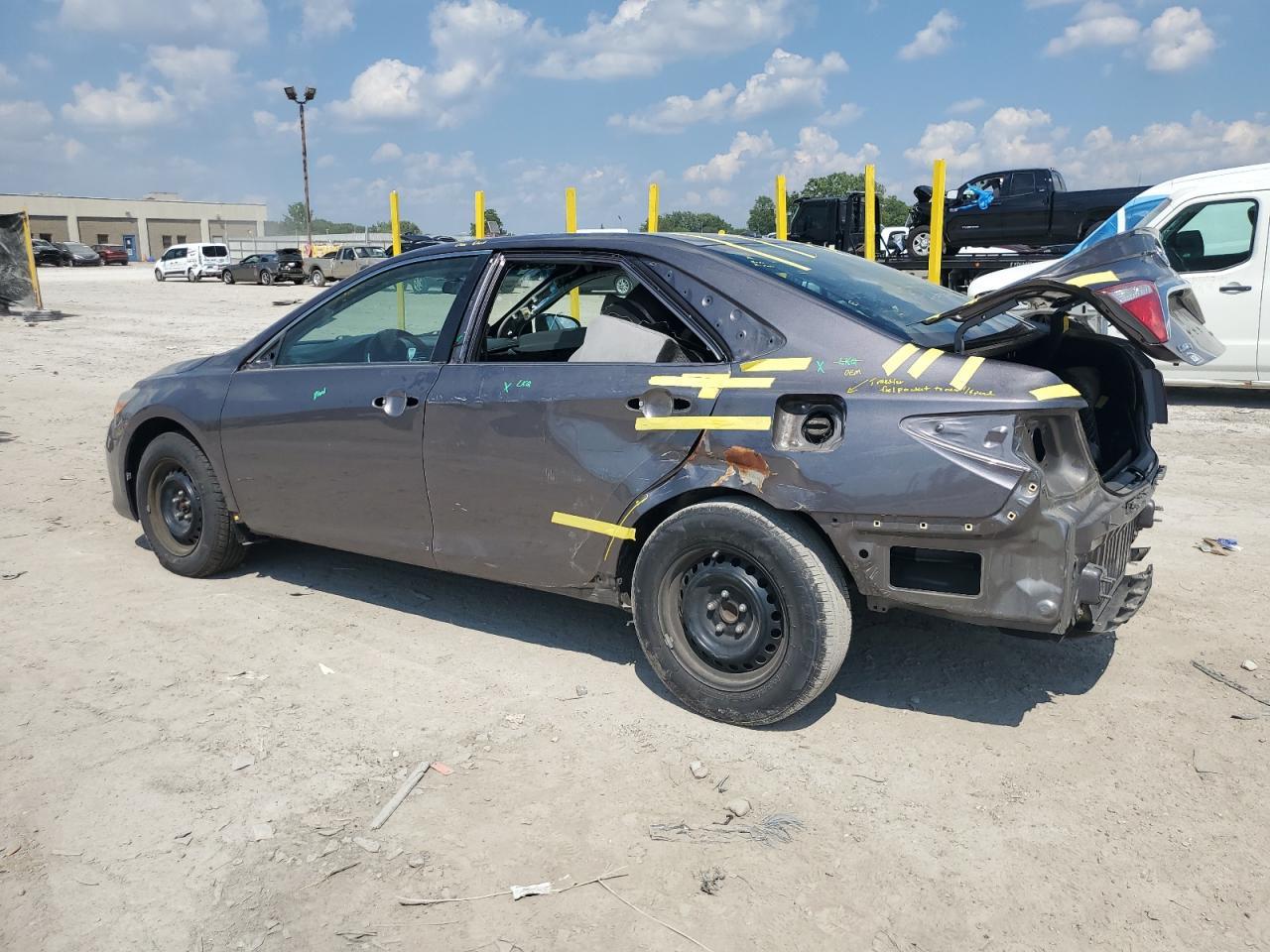 2017 Toyota Camry Le - Фото 2