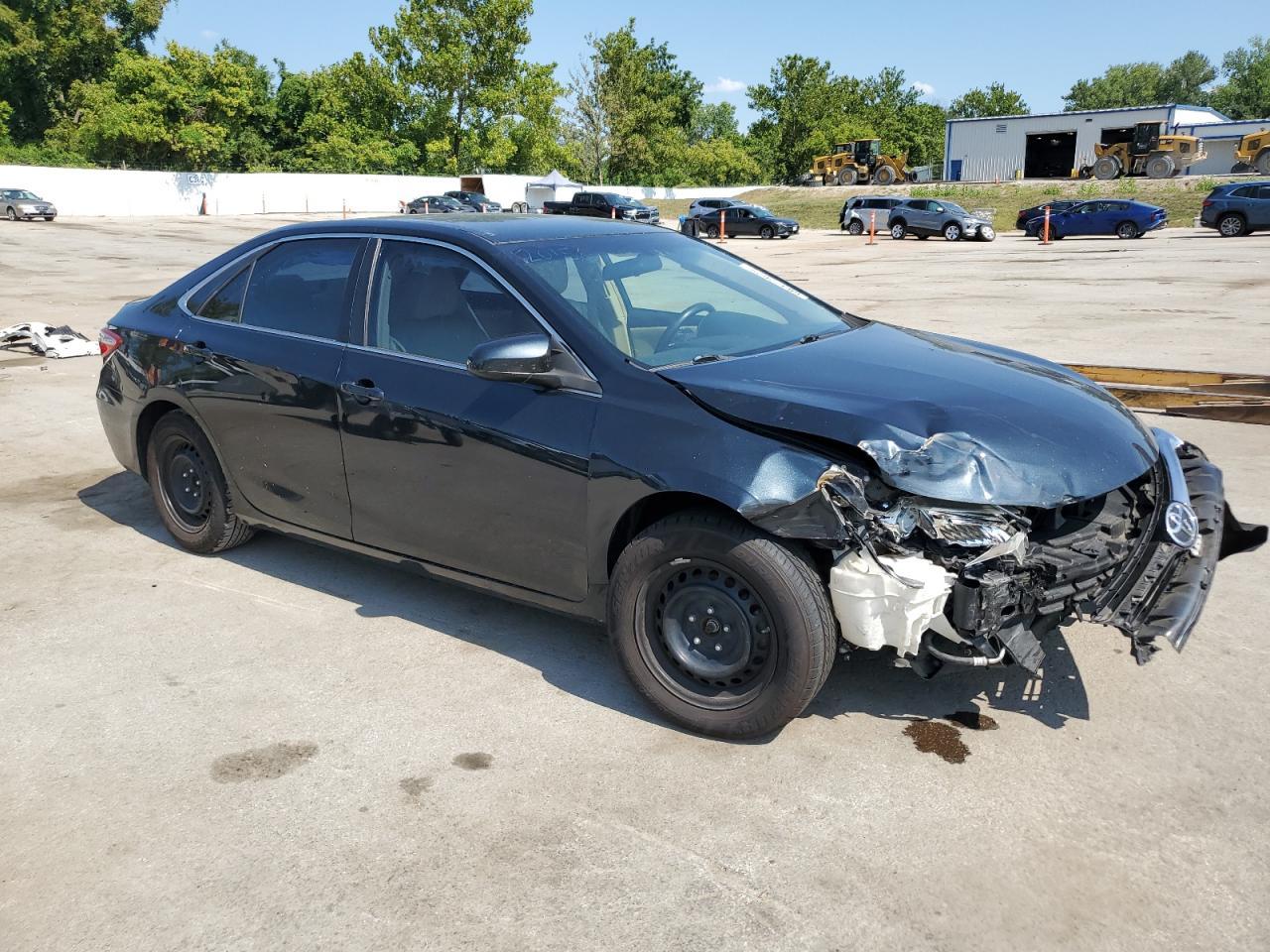 2015 Toyota Camry Le - Фото 4
