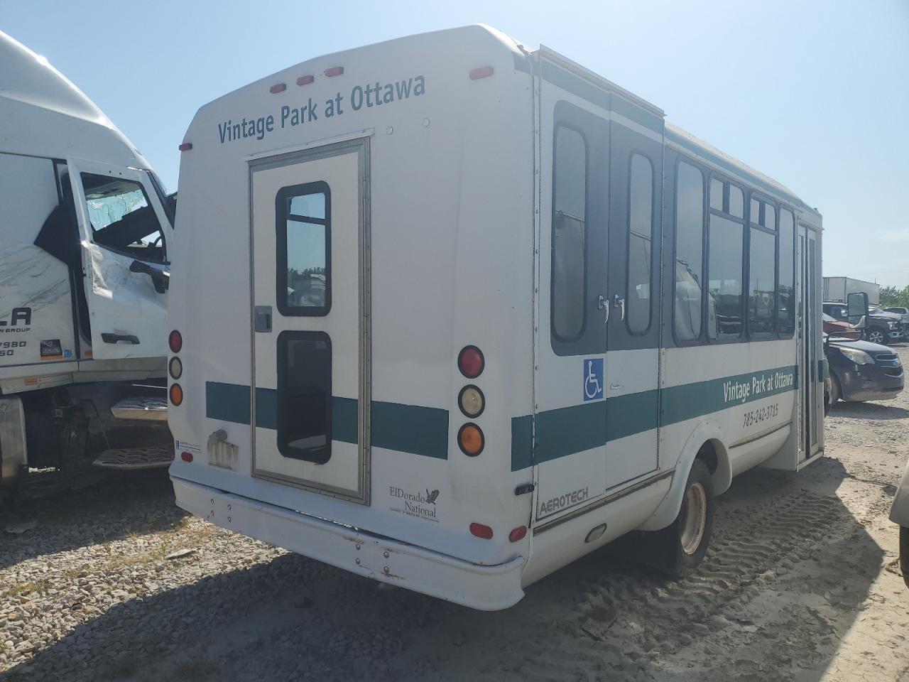 2006 Ford Econoline E350 Super Duty Cutaway Van - Фото 4