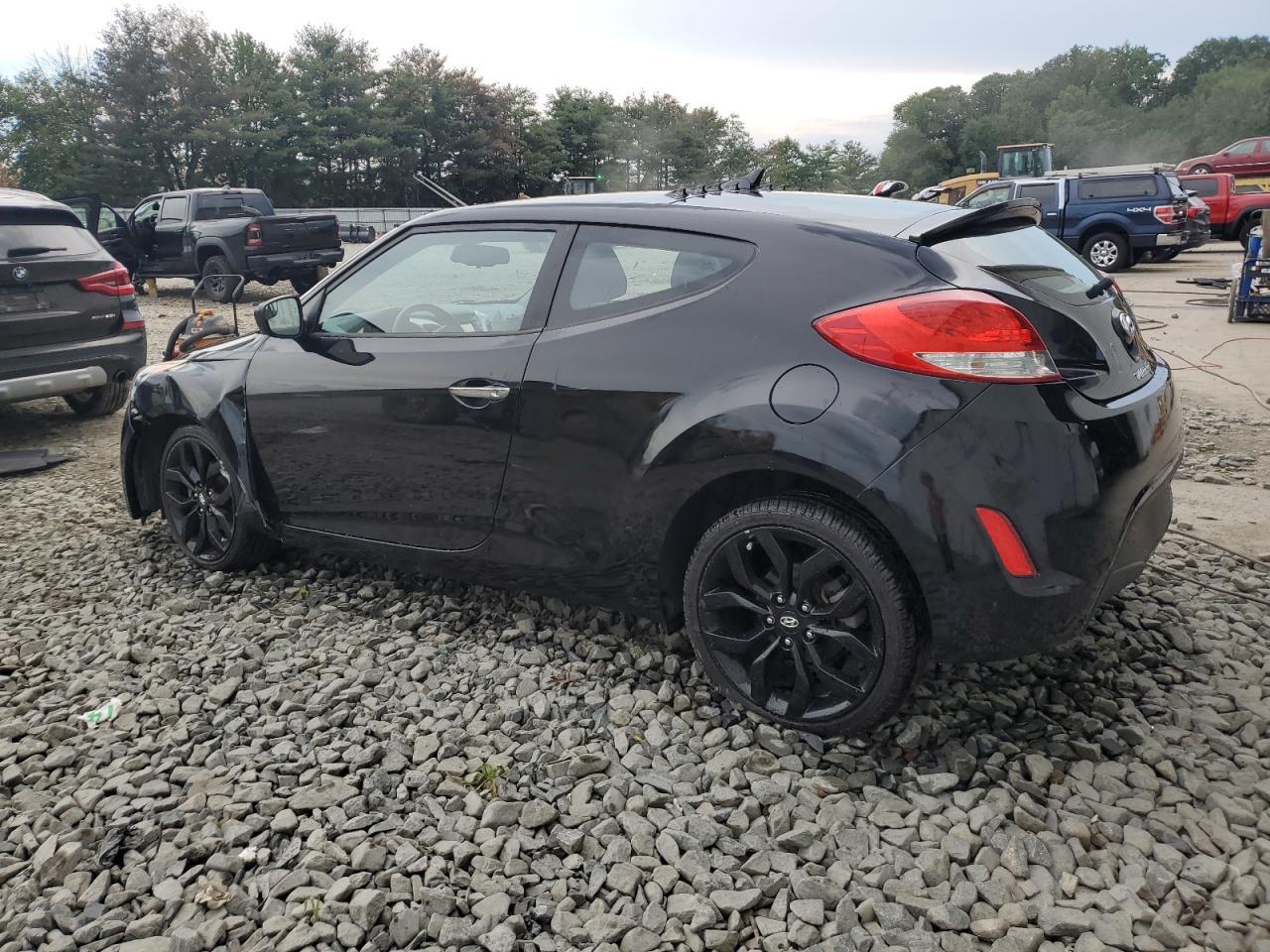 2015 Hyundai Veloster - Фото 2