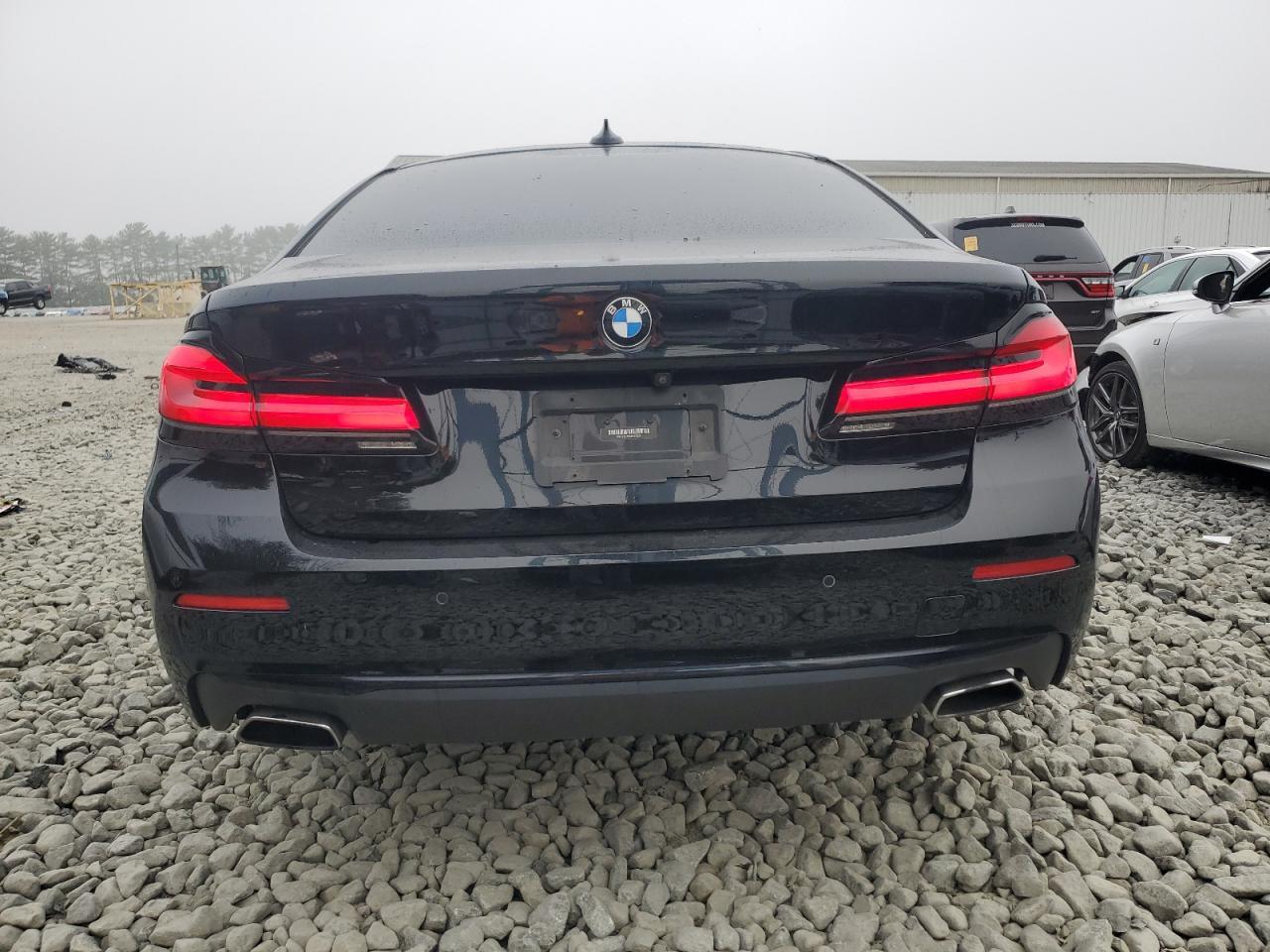 2021 BMW 530 Xi - Image 6