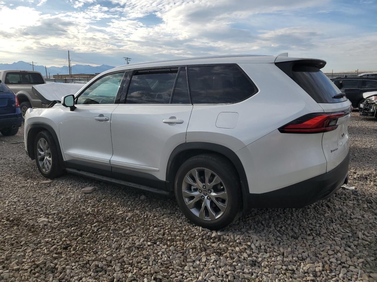 2024 Toyota Grand Highlander Xle - Image 2