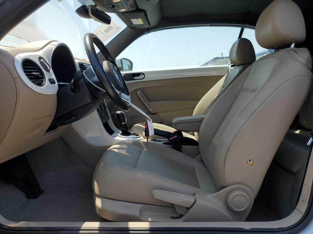 2017 Volkswagen Beetle S/Se - Фото 7