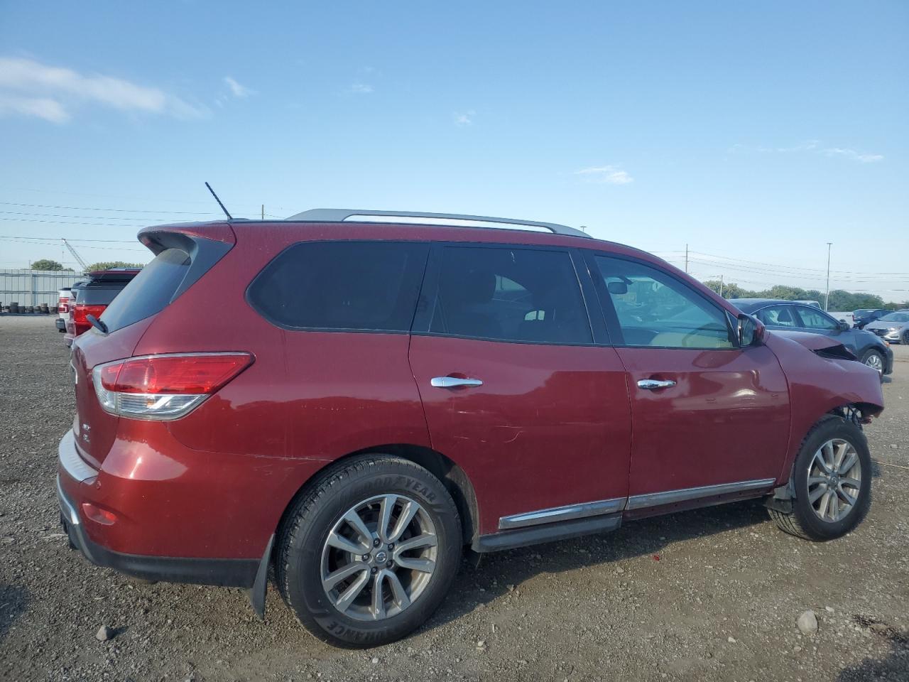 2015 Nissan Pathfinder S - Image 3
