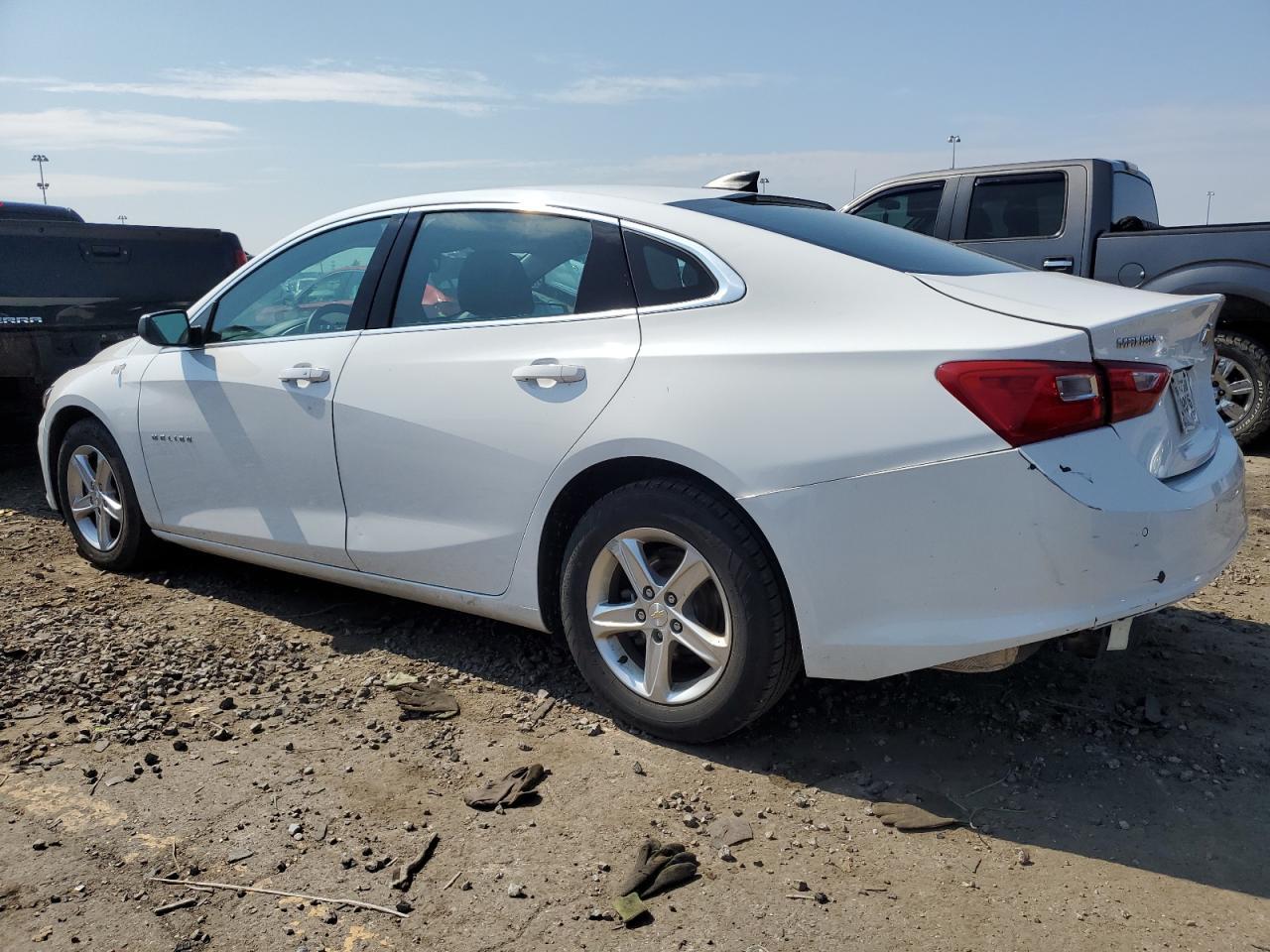 2021 Chevrolet Malibu Ls - Фото 2