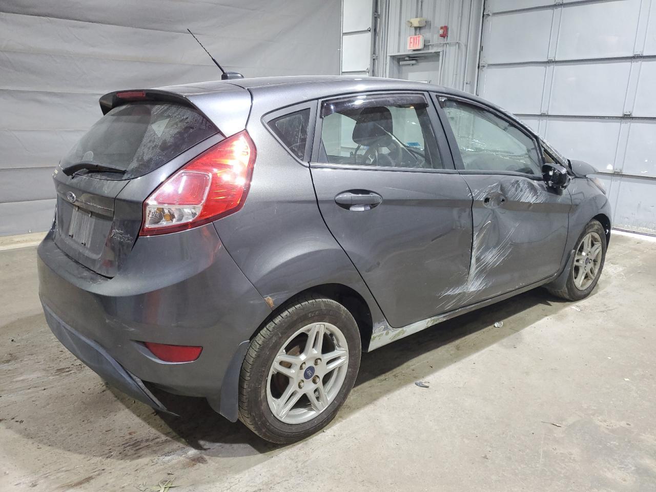 2017 Ford Fiesta Se - Фото 3
