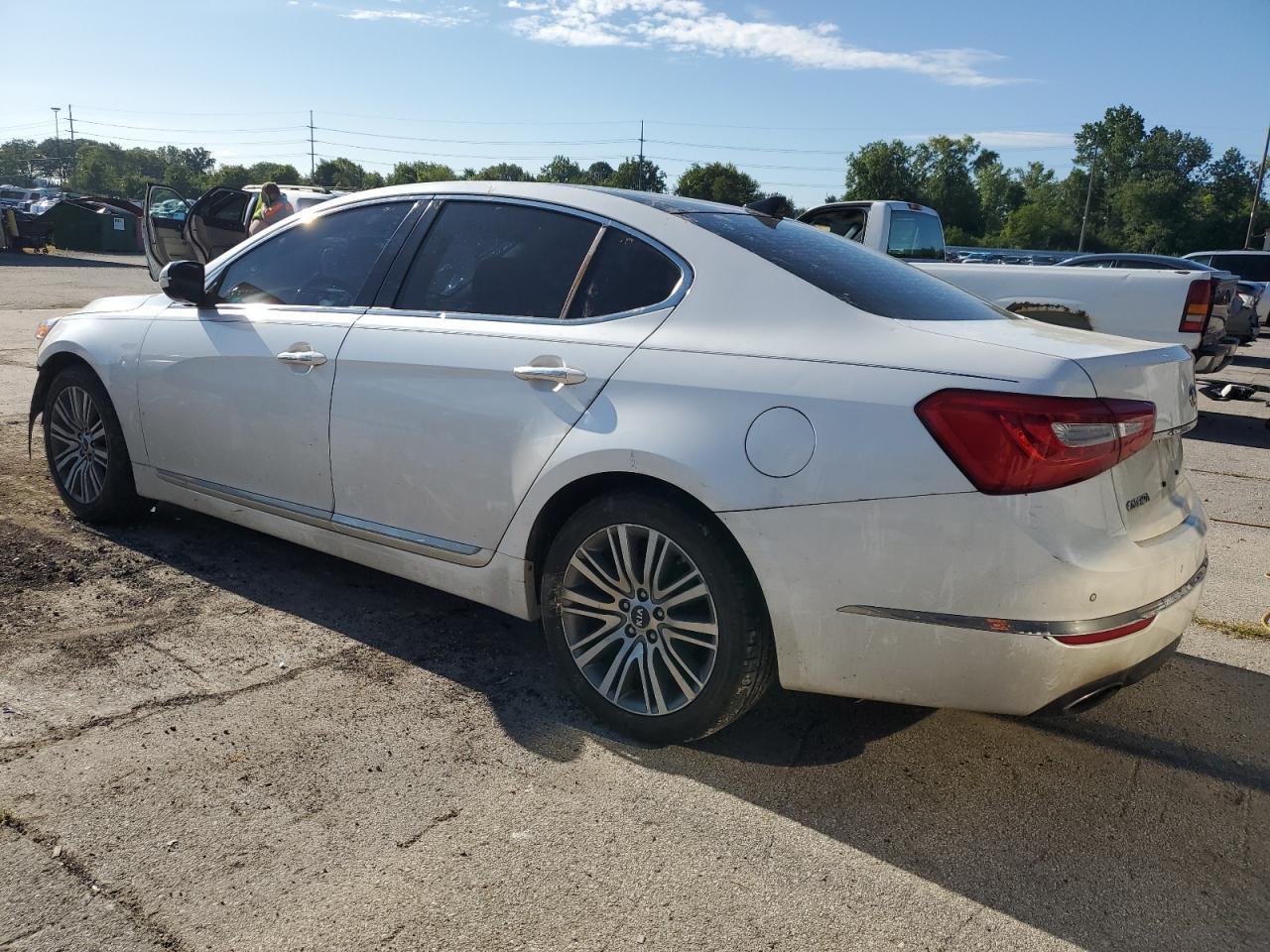 2016 Kia Cadenza Luxury - Image 2
