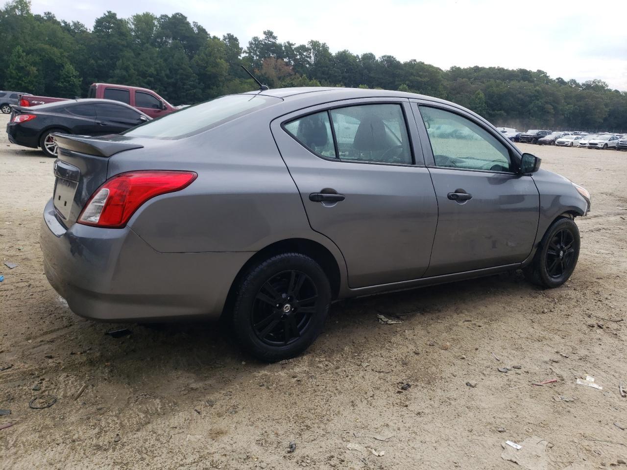 2019 Nissan Versa S - Фото 3