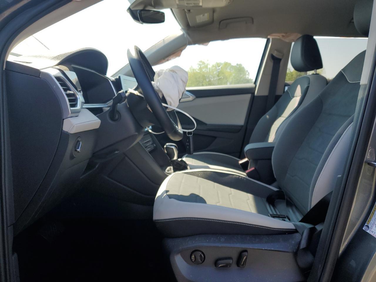 2025 Volkswagen Taos Se - Image 7