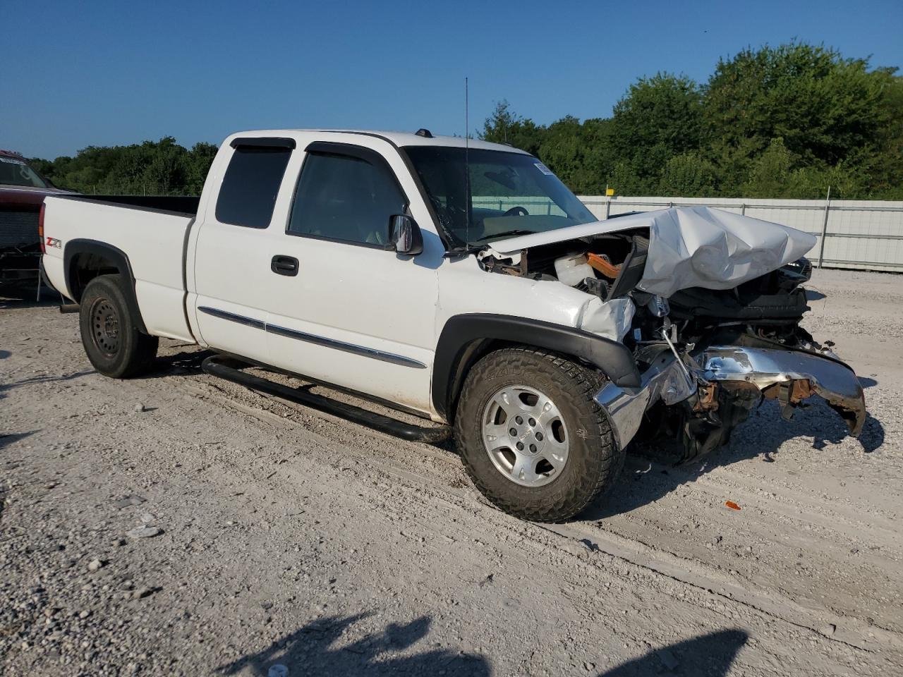 2005 GMC New Sierra K1500 - Image 4
