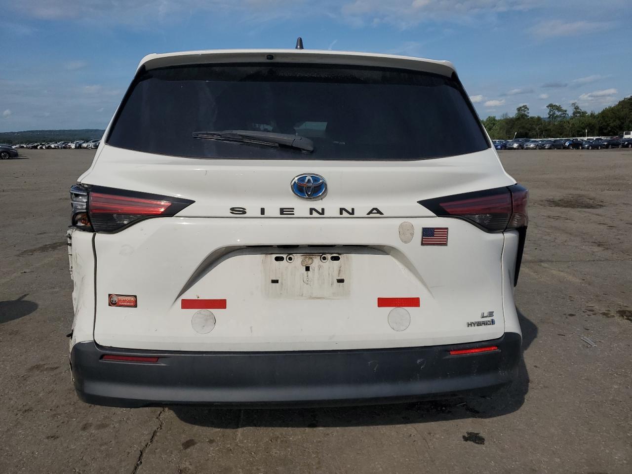 2021 Toyota Sienna Le - Image 6