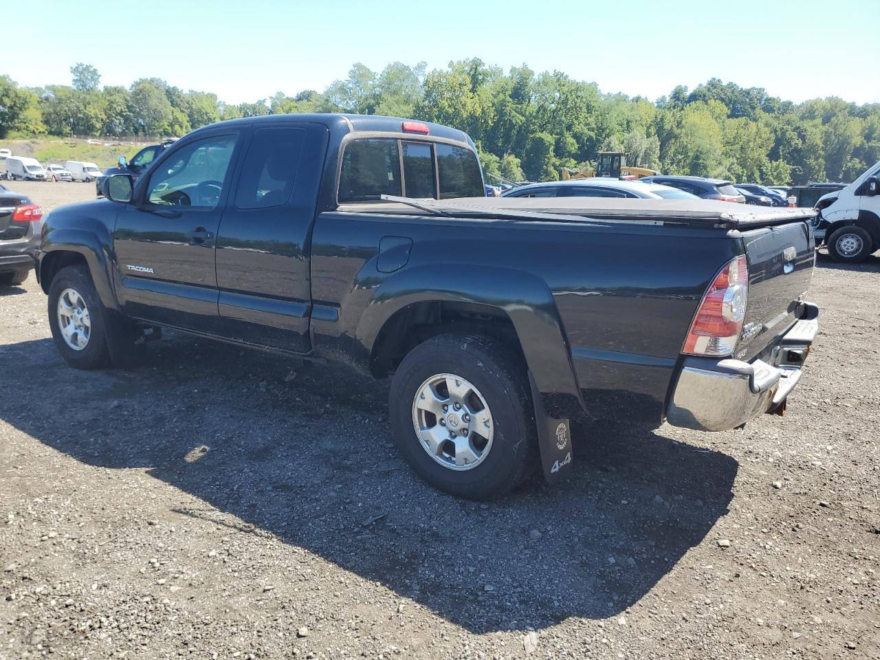 2013 Toyota Tacoma - Image 2