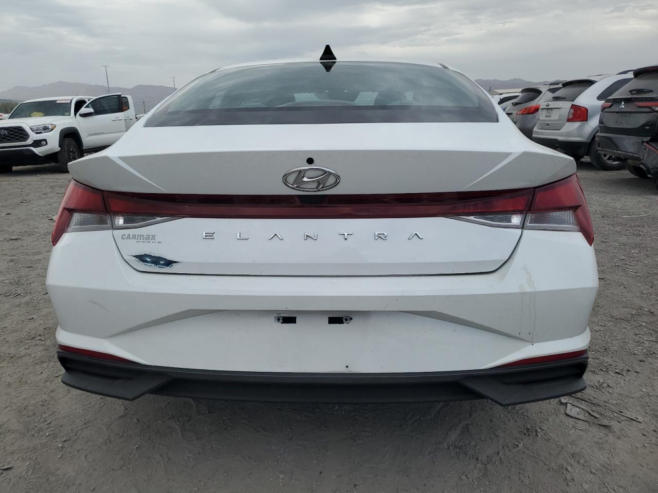 2021 Hyundai Elantra Se - Фото 6