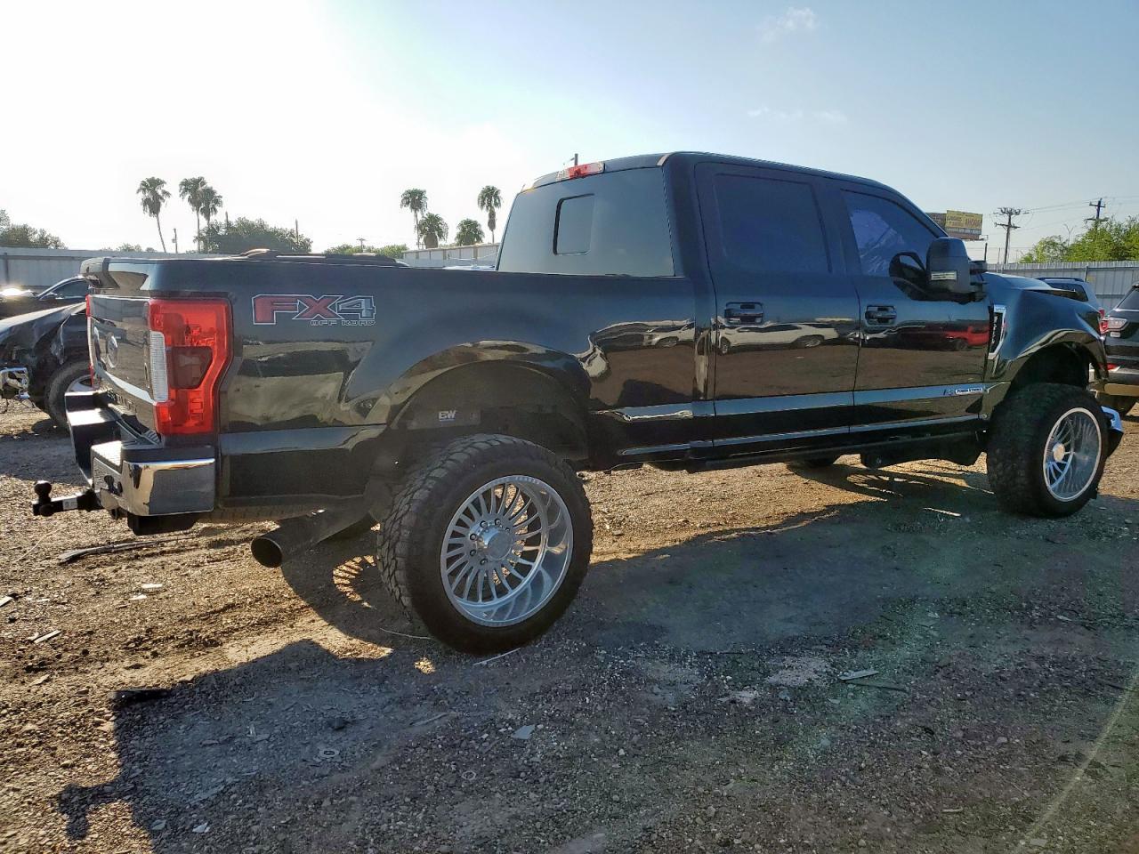 2017 Ford F250 Super Duty - Фото 3
