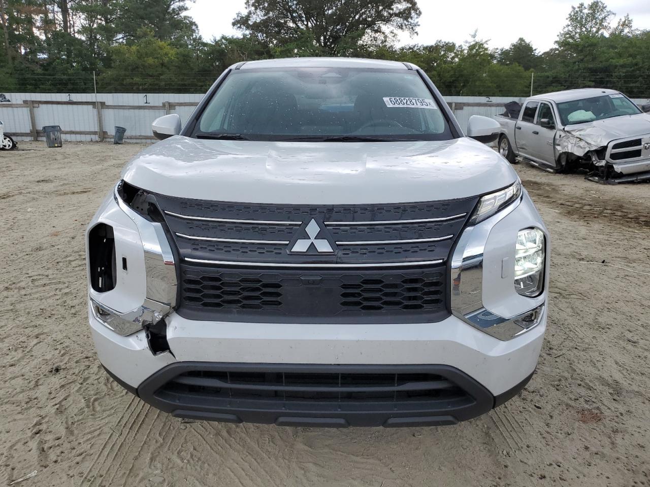 2023 Mitsubishi Outlander Es - Фото 5
