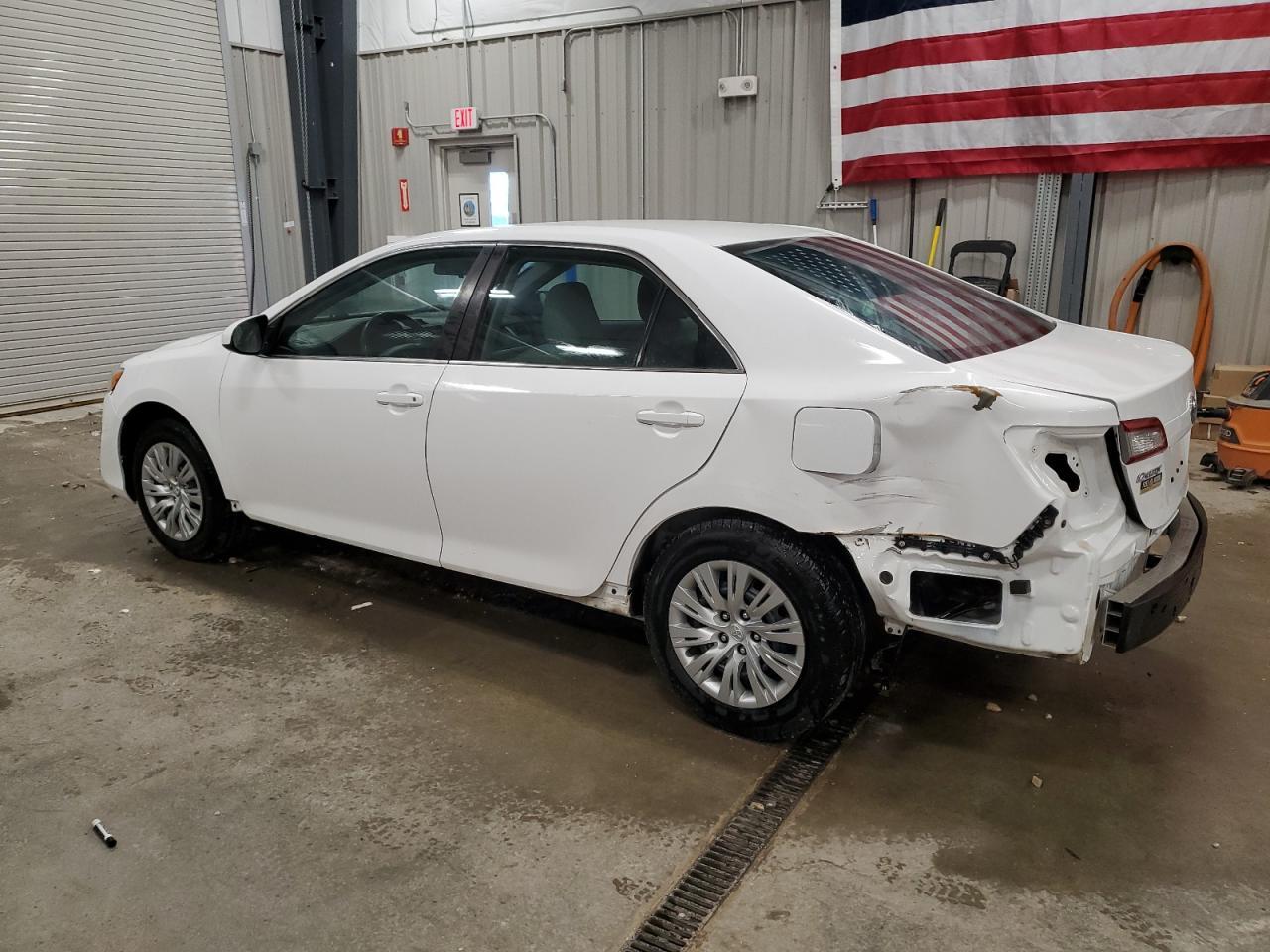 2014 Toyota Camry L - Фото 2