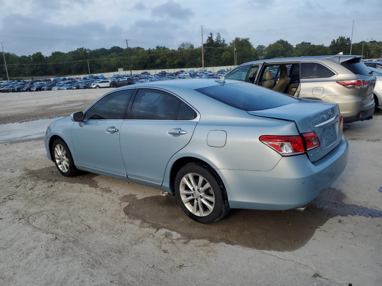 2010 Lexus Es 350 - Image 2
