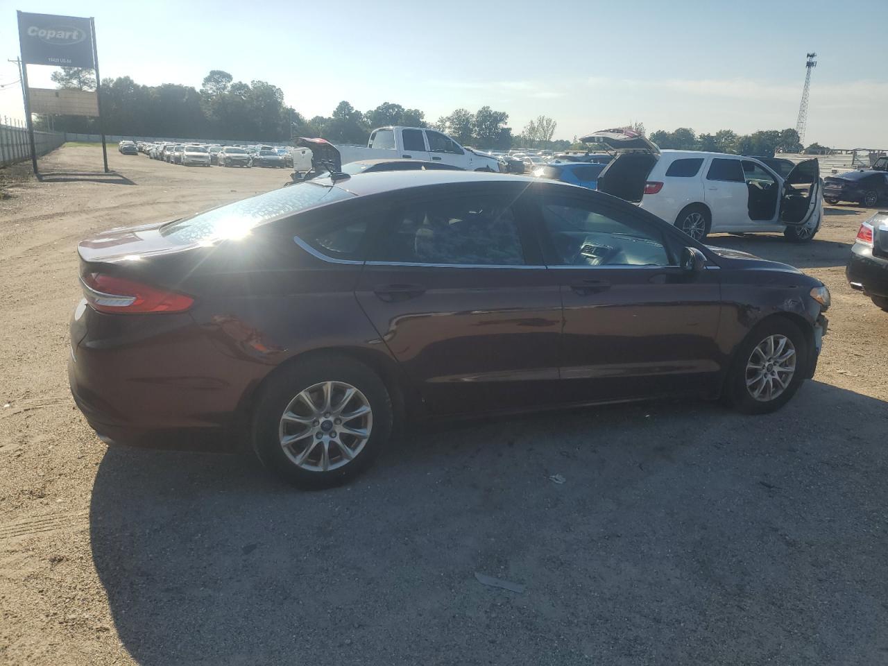 2017 Ford Fusion S - Фото 3