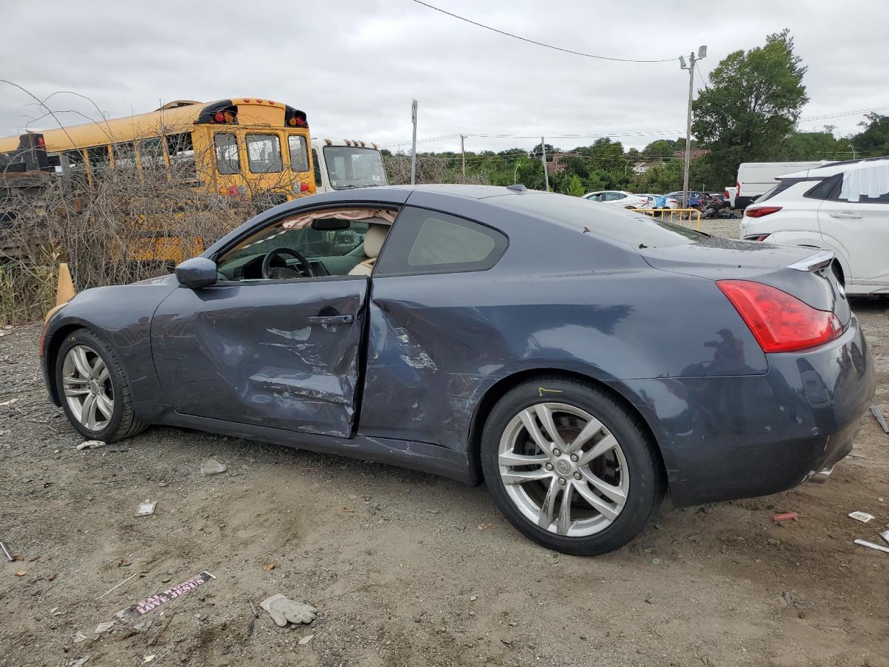 2010 Infiniti G37 Base - Фото 2