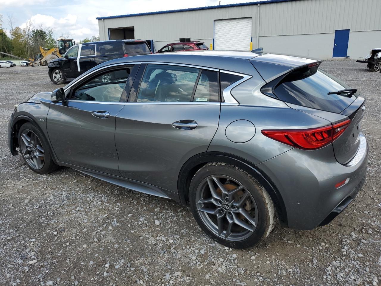 2017 Infiniti Qx30 Base - Фото 2