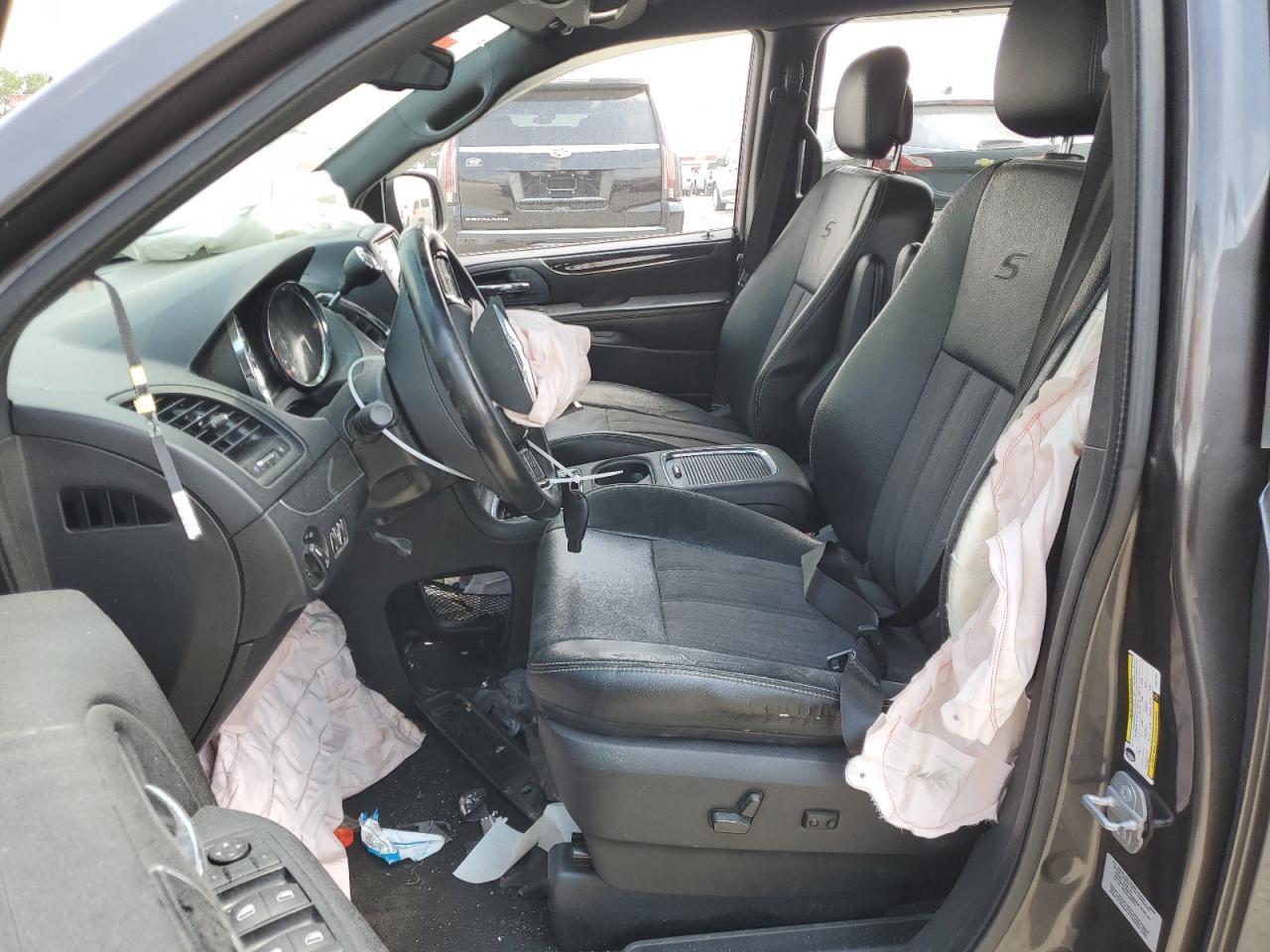 2015 Chrysler Town & Country S - Фото 7