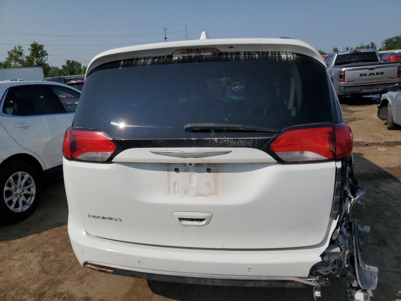 2017 Chrysler Pacifica Touring L Plus - Фото 6