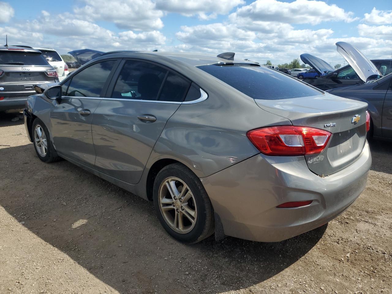 2017 Chevrolet Cruze Lt - Image 2