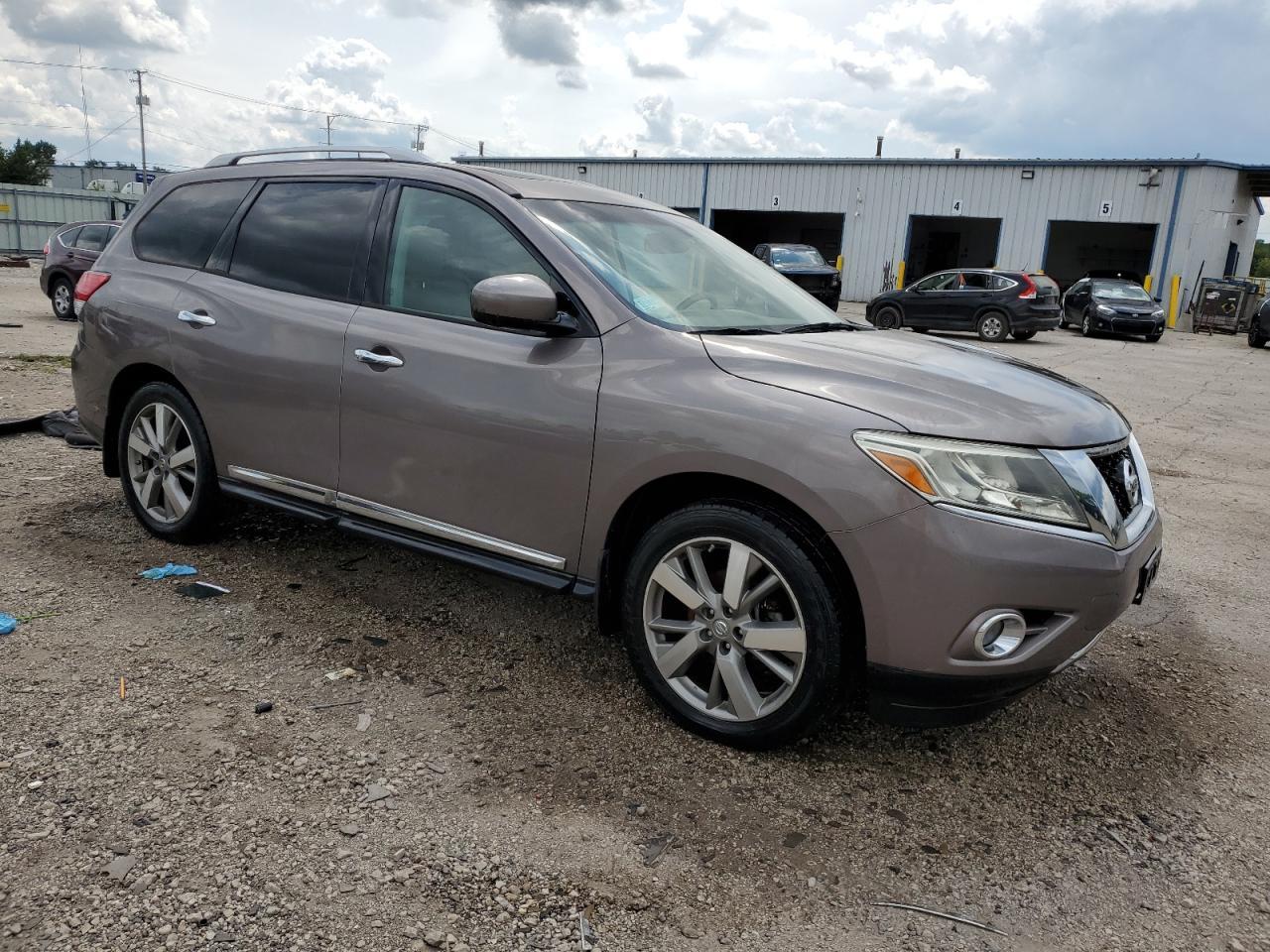2014 Nissan Pathfinder S - Image 4