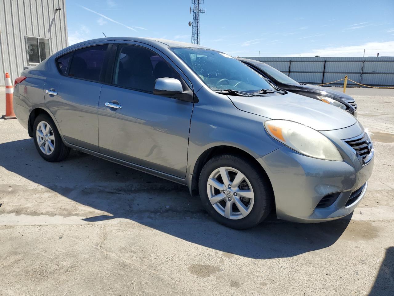 2014 Nissan Versa S - Фото 4
