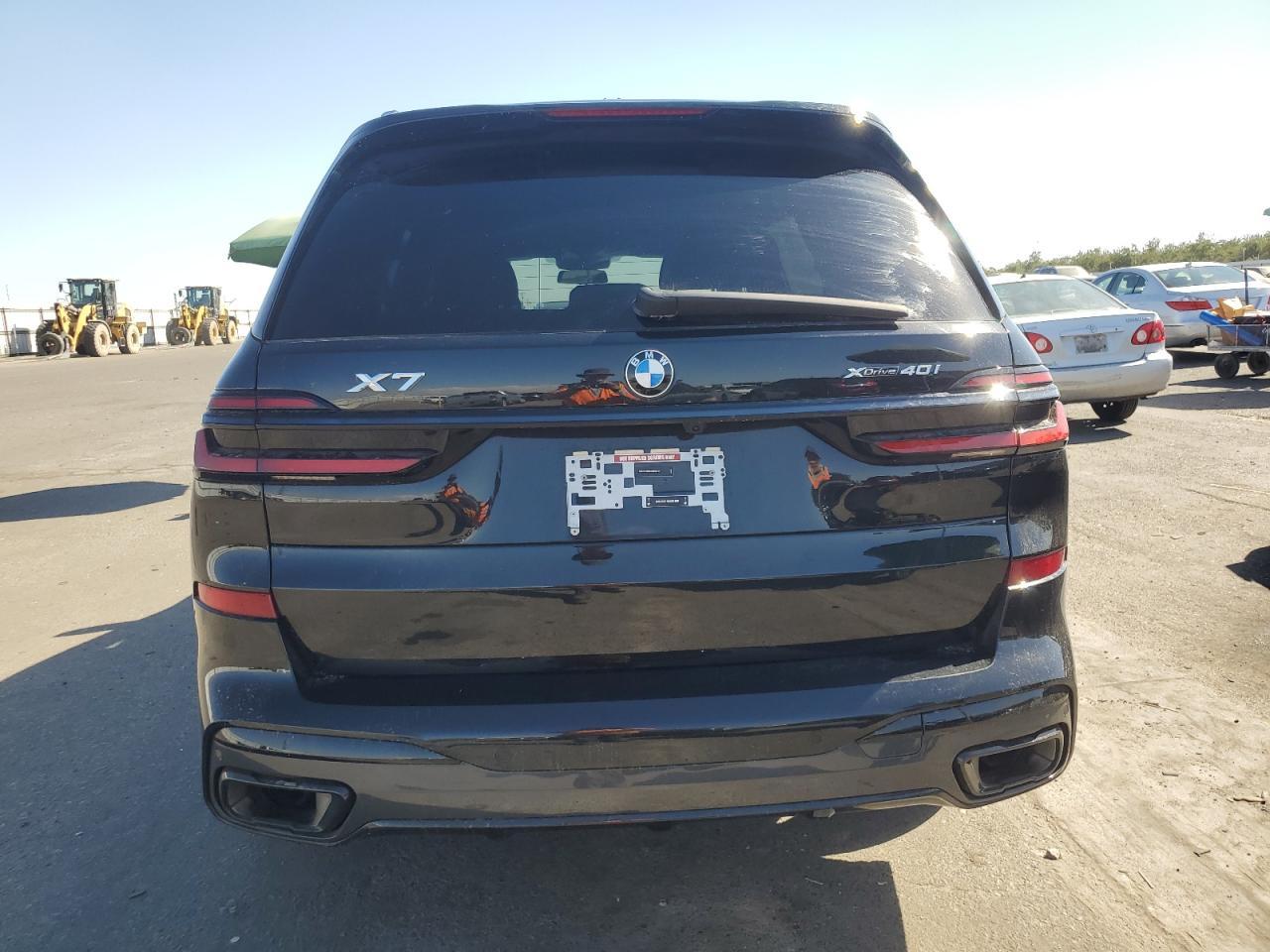 2025 BMW X7 xDrive40I - Image 6