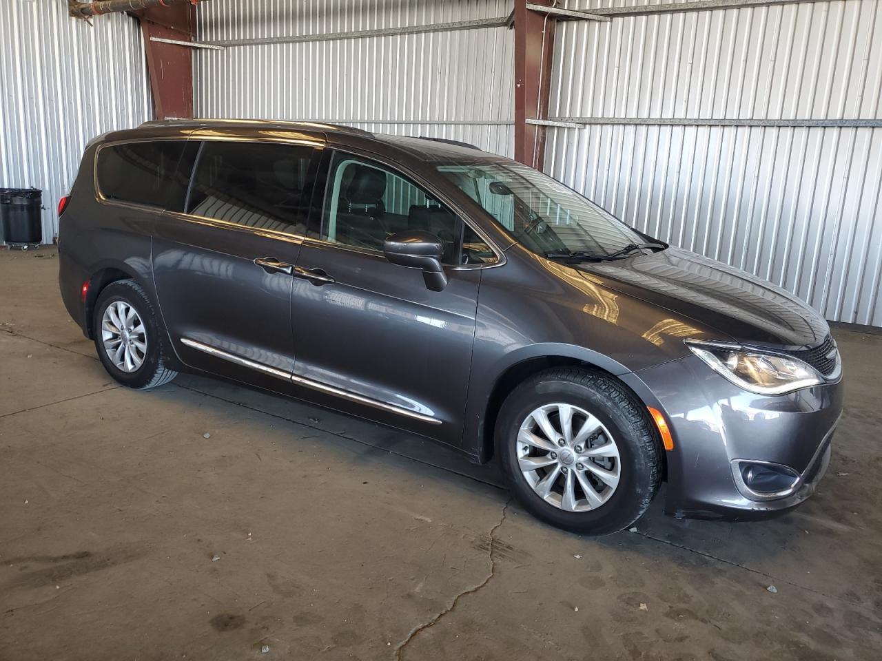 2018 Chrysler Pacifica Touring L - Фото 4