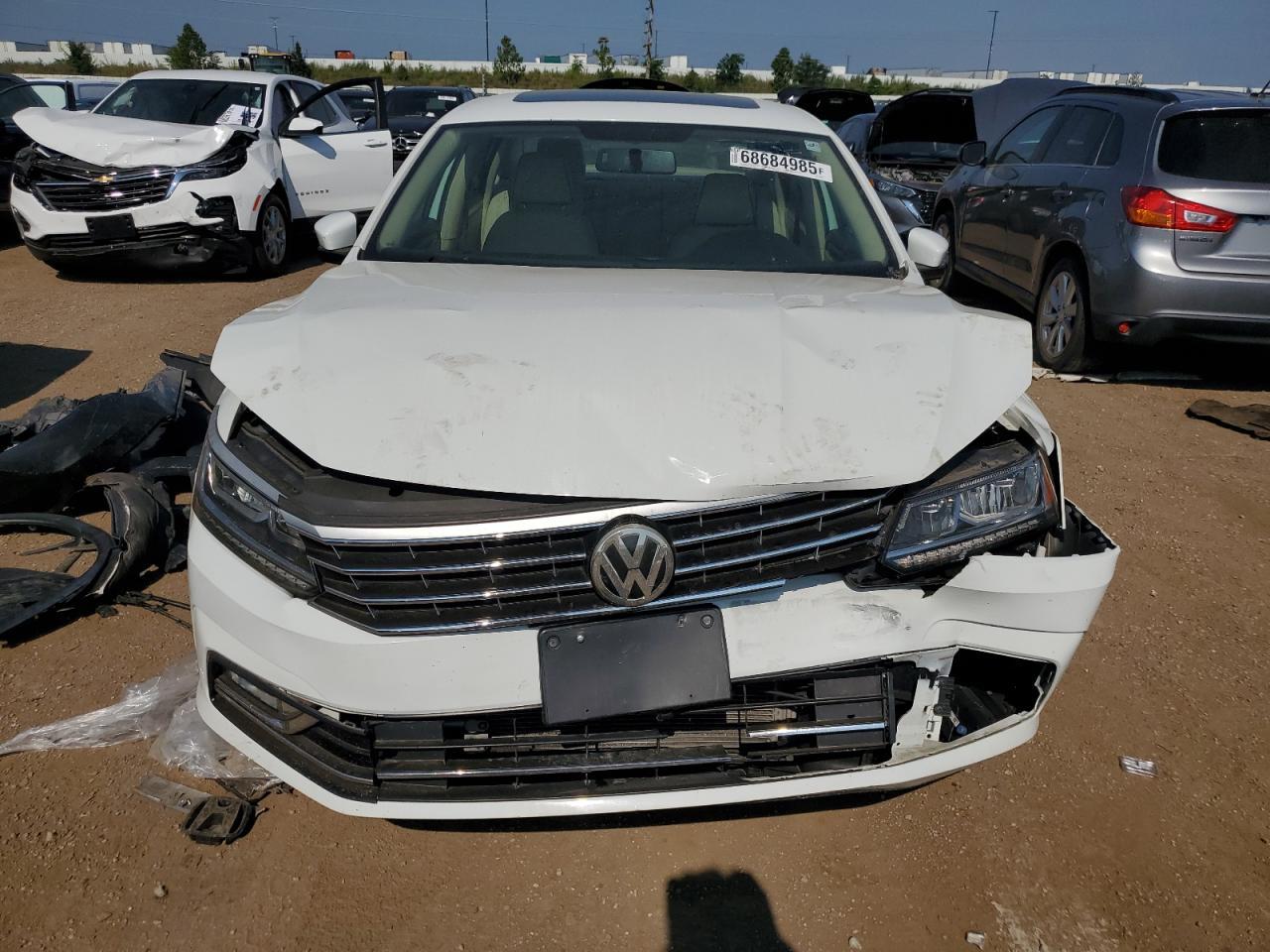2016 Volkswagen Passat Se - Фото 5