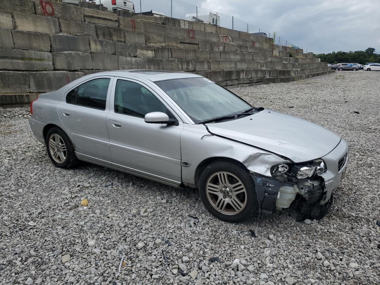 2005 Volvo S60 2.5T - Image 4