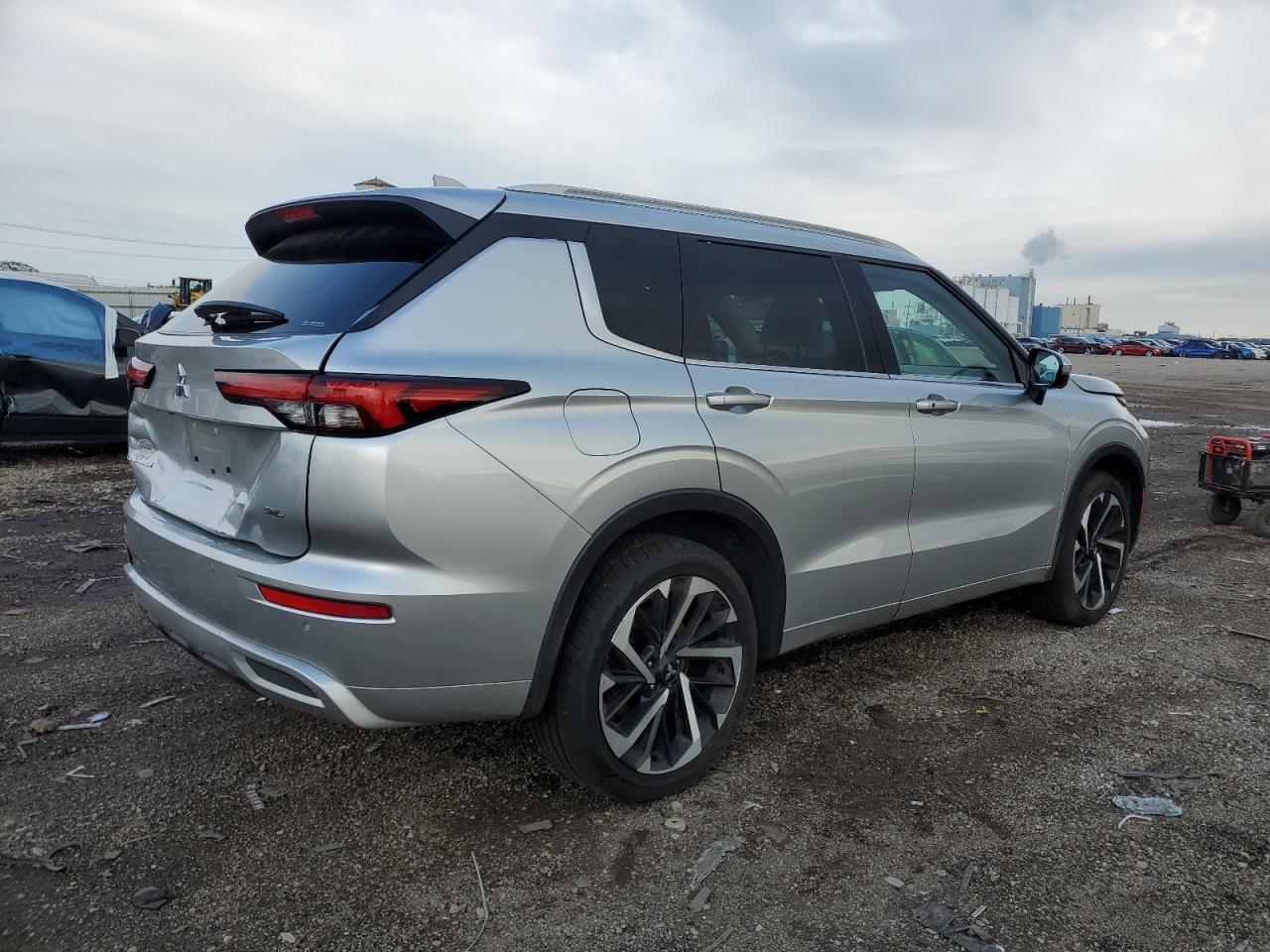 2023 Mitsubishi Outlander Sel - Фото 3