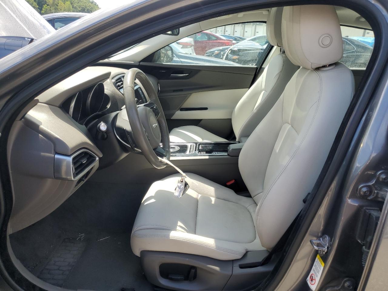 2018 Jaguar Xe Premium - Фото 7