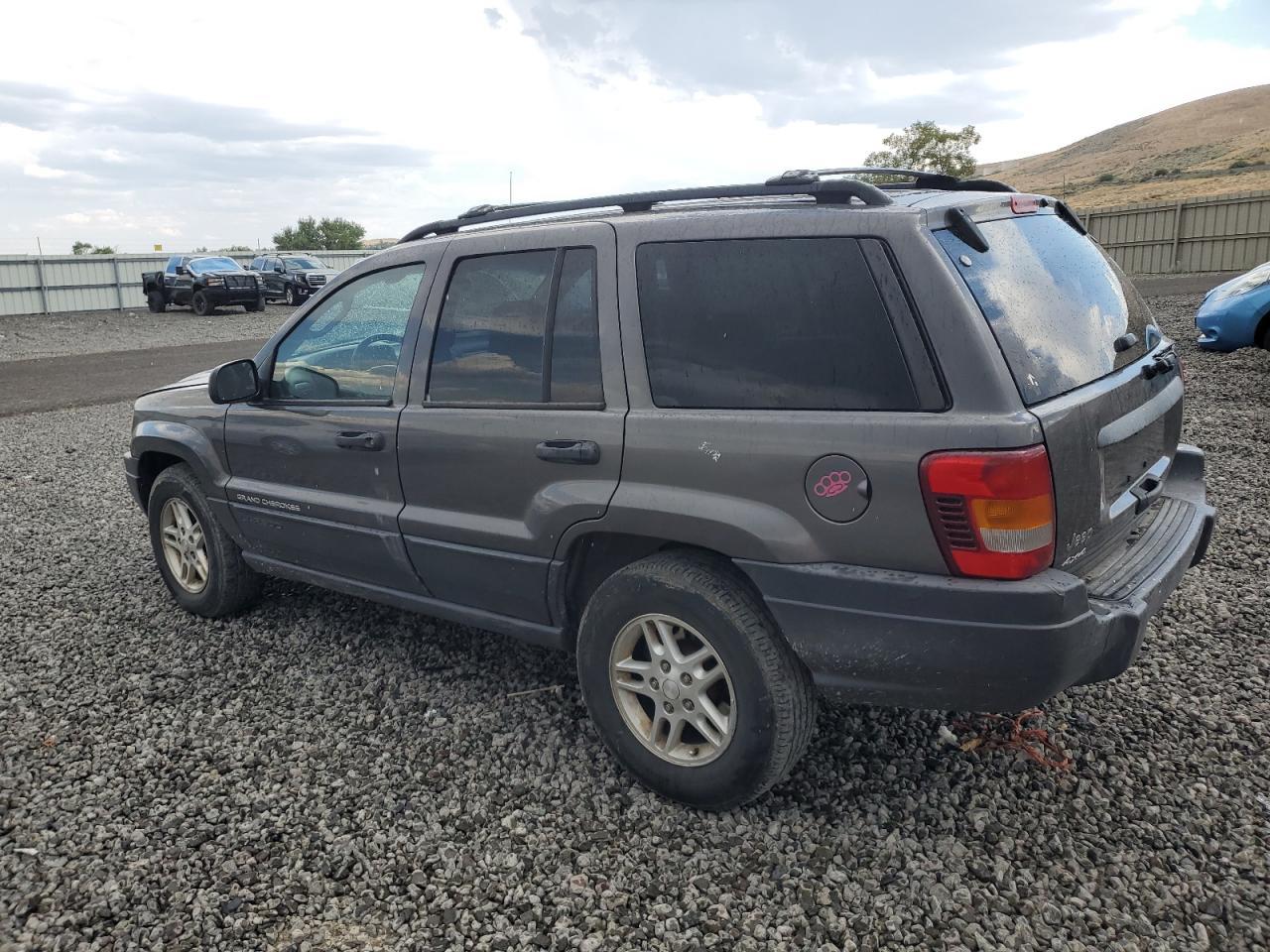 2004 Jeep Grand Cherokee Laredo - Image 2