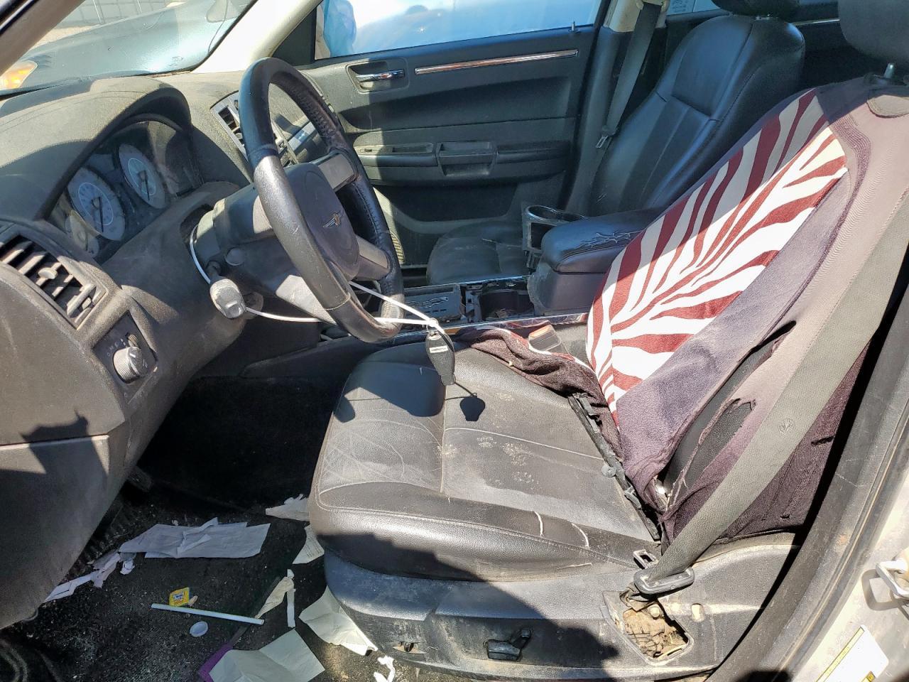 2008 Chrysler 300 Touring - Image 7