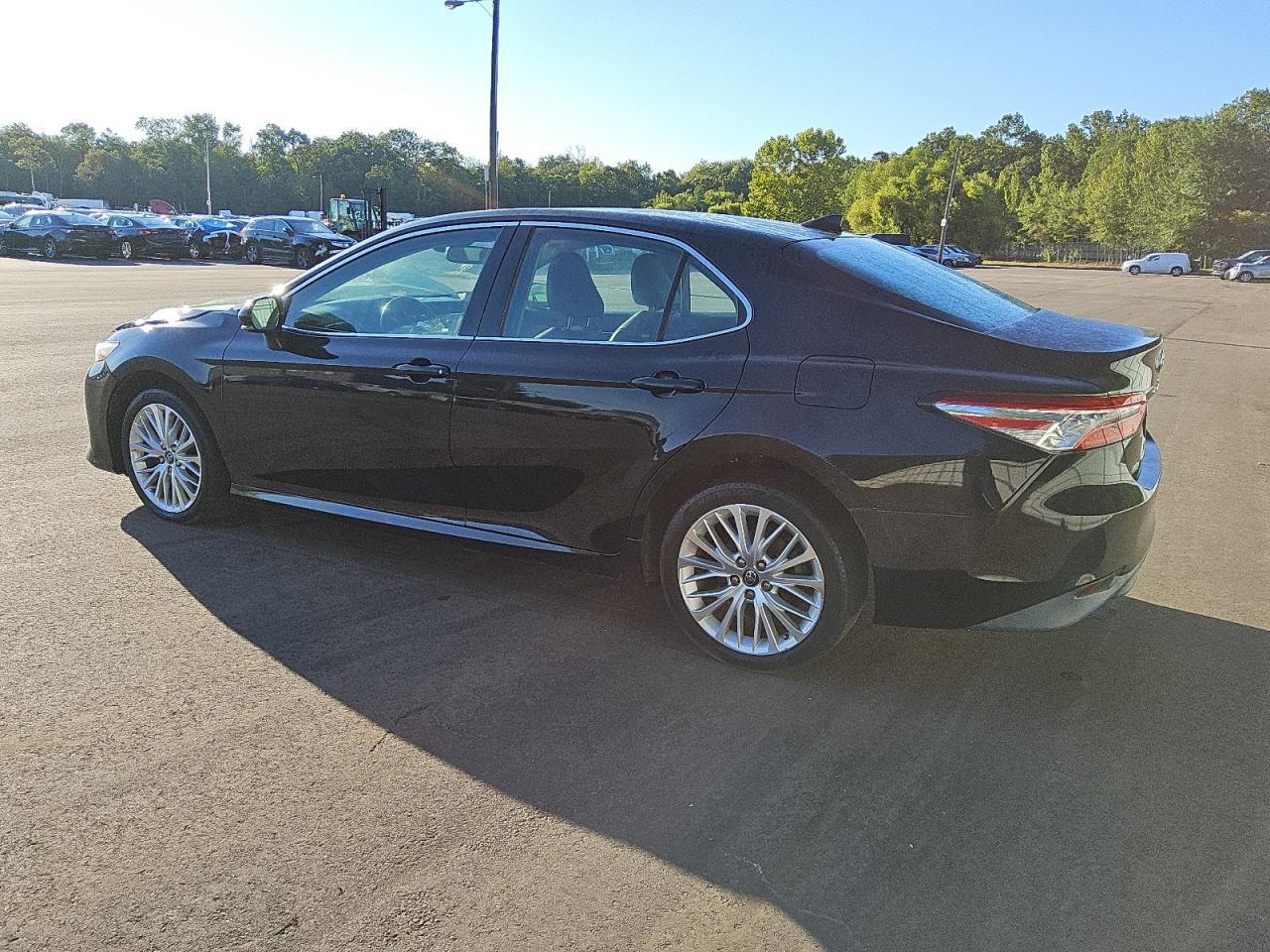 2018 Toyota Camry L - Фото 2