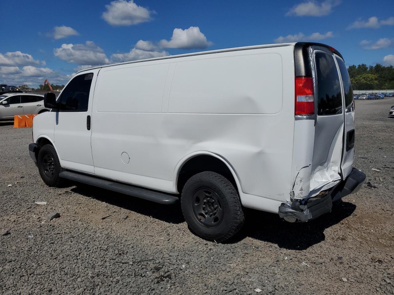 2020 GMC 2500 Savana - Фото 2