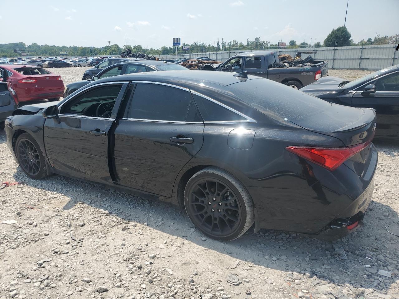 2022 Toyota Avalon Touring - Image 2