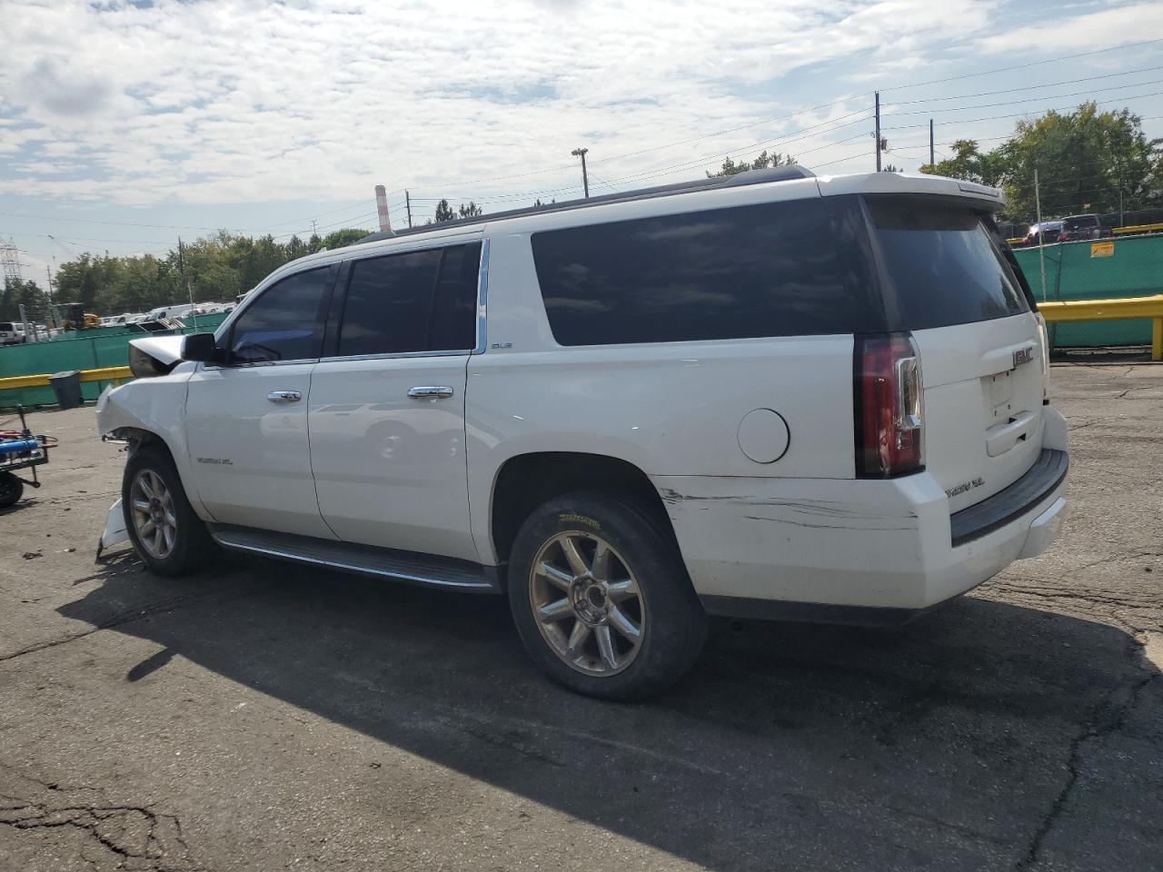 2017 GMC Yukon Xl K1500 Sle - Фото 2
